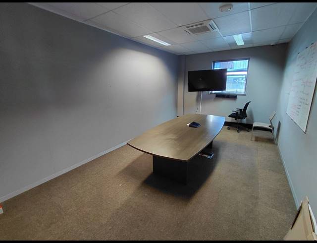 2,002M² OFFICE TO LET IN WATERFALL
